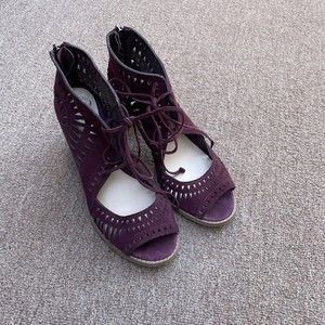 Vince Camuto Burgundy Laser Cut Block Heel Suede Booties 7.5